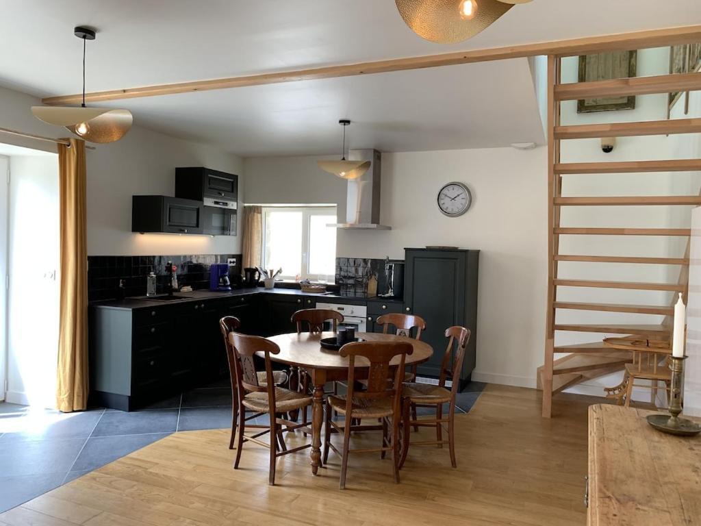 Charmante Maison De Campagne En Pierres Et Bois Sartilly-Baie-Bocage エクステリア 写真